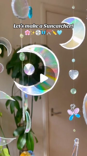 Cd Crafts For Kids, Suncatchers For Kids, Wind Chimes Diy, Cd Craft, Suncatchers Diy, Art Cd, Suncatcher Diy, Cd Diy, Cd Crafts