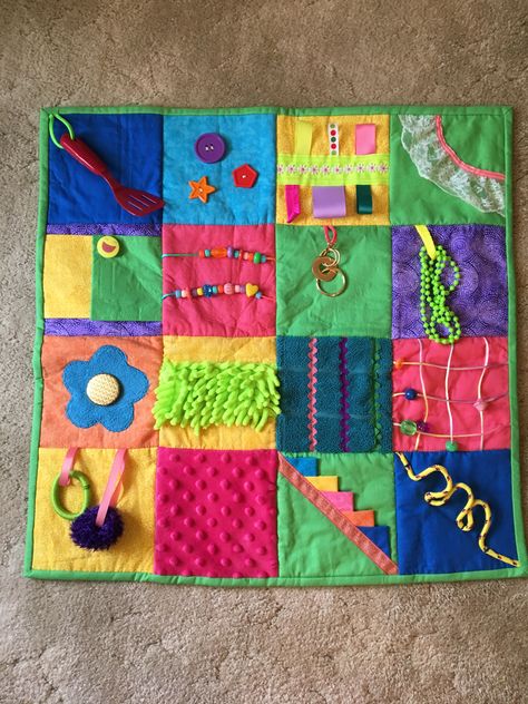 Sensory Blankets For Babies, Diy Tummy Time Mat, Sensory Mats Diy, Sensory Quilt, Sensory Mat, Handmade Baby Items, Sensory Crafts, Sensory Blanket, Fidget Blankets