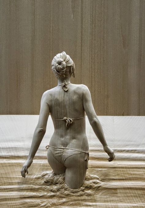 Les sculptures de bois ultra-réalistes de Peter Demetz - https://www.2tout2rien.fr/les-sculptures-de-bois-ultra-realistes-de-peter-demetz/ Wooden Sculpture, Italian Artist, Sculpture Installation, Modern Sculpture, Figurative Sculpture, Sculpture Clay, Sculptures & Statues, Wood Sculpture, Art Sculpture