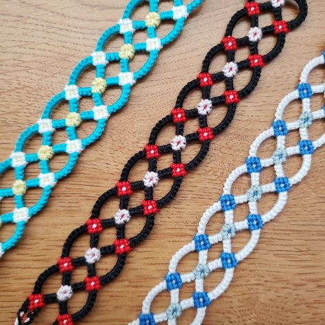 Friendship Bracelet Knots, Diy Friendship Bracelets Tutorial, Friendship Bracelet Patterns Easy, Cute Friendship Bracelets, Handmade Friendship Bracelets, Embroidery Bracelets, Friendship Bracelets Tutorial, Flowers Cute, Friendship Bracelets Designs