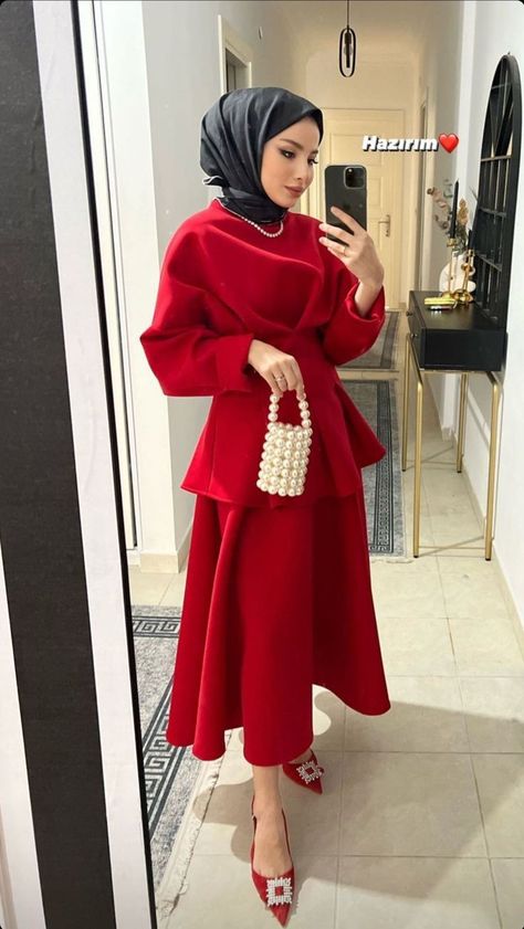 Hijabi Valentine Outfit, Red Dress Hijab Outfit, Hijab Dress Style, Red Dress Hijab, Modest Feminine Outfits, Modest Evening Dress, Modern Hijab Fashion, Muslim Fashion Hijab Outfits, Muslim Fashion Hijab