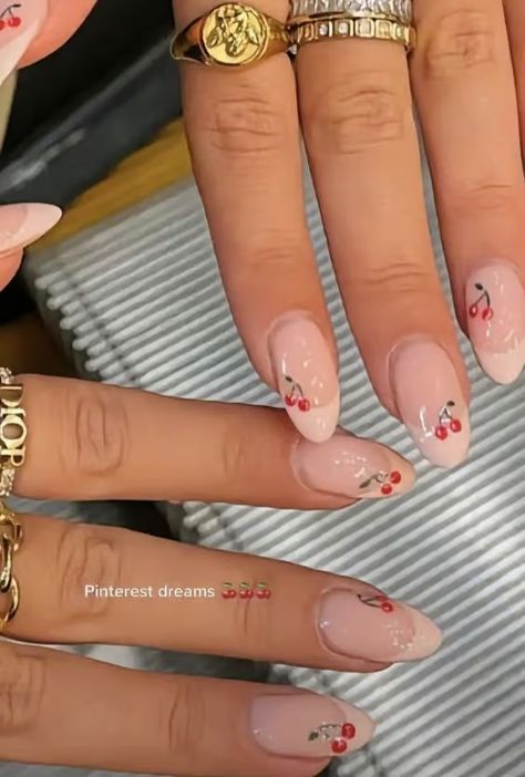 These Are The Cutest Spring Nails We Have Seen So Far - CLOSS FASHION Short Summer Nails, Paris Nails, Summer Nail Colors, Cute Spring Nails, Red Nail Designs, Red Nail, Short Acrylic Nails Designs, Get Nails, Summer Nails Colors