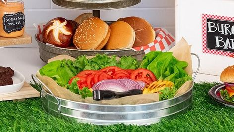 Graduation DIY Burger Bar Graduation Burger Bar, Build A Burger Bar, Build Your Own Burger Bar Ideas, Burger Party Ideas Food Bars, Build Your Own Burger Bar, Lsu Party, Burger Bar Party, Bar Decorations, Amazing Burger