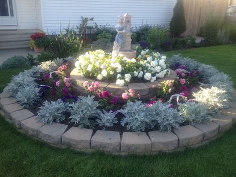 Circle Garden garden landscape gardening garden decor small garden ideas landscaping front yards Tall Raised Garden Beds, Circle Garden, Bath Garden, Circle Flower, Raised Flower Beds, Flower Bed Designs, Garden Flower Beds, Backyard Flowers, Raised Garden Beds Diy