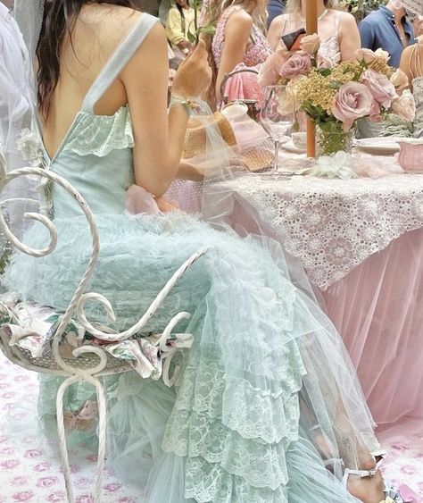 Maddie Hatter Aesthetic, Hatter Aesthetic, Ever After High Madeline Hatter, Shabi Chic, Maddie Hatter, Madeline Hatter, Prom Dress Trends, Princess Core, Fancy Nancy