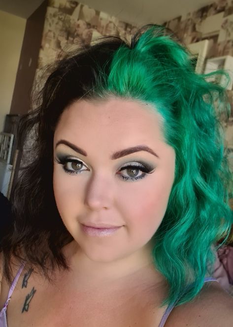 Half Black Half Purple Hair Split, Green And Brown Split Dye, Green Split Dye, Black And Green Hair, Dark Green Hair, Split Dye, Green Hair Dye, Split Dyed Hair, 2023 Hair