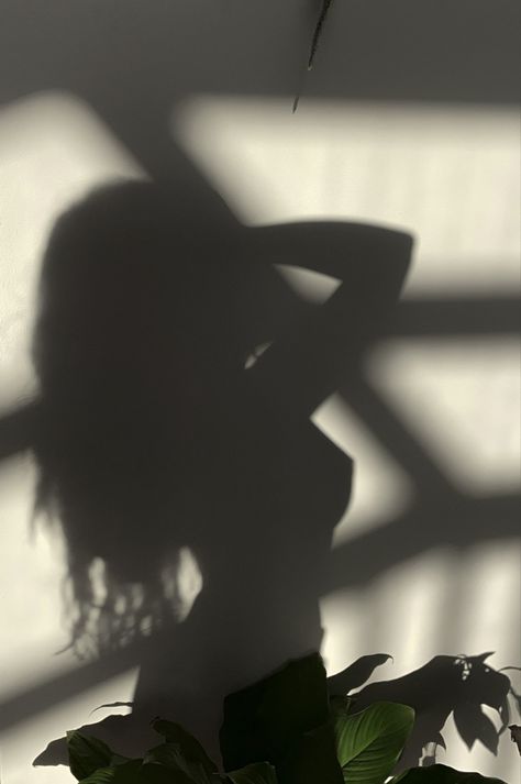 Silhouette Aesthetic, Shadow Photography, Body Photography, Photographie Inspo, Shadow Pictures, Model Poses Photography, Foto Poses, Trik Fotografi, Ideas For Instagram Photos