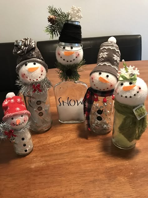 Salt Shaker Snowman Diy, Salt Shaker Crafts, Diy Snowmen, Salt Shaker Snowman, Christmas Crafts Snowman, Amazing Craft Ideas, Christmas Craft Show, Vintage Christmas Crafts, Christmas Crafty