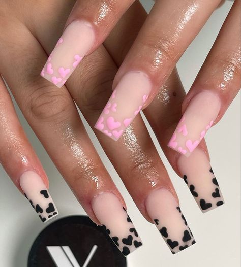 Valentines Day Inspired Nails, Ombre Valentines Nails Heart, Different Nail Designs On Each Hand, Black Valentines Day Nails Acrylic, Vday Nails Acrylic, Natural Valentines Nails, Vday Fits, Valentines Day Nails Baddie, 90s Nails Acrylic