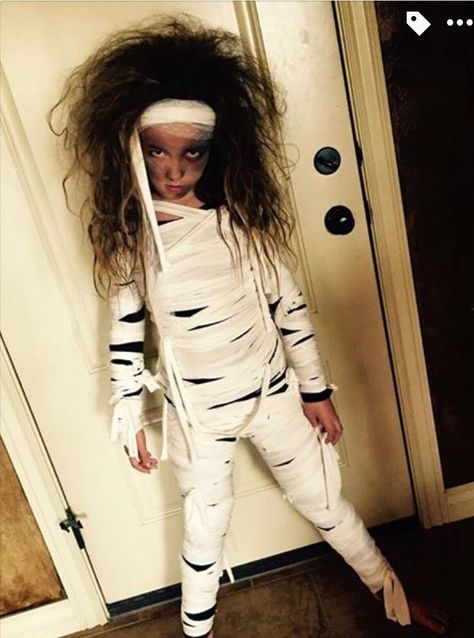 Diy Mummy Costume, Mummy Halloween Costume, Mummy Costume, Halloween Costumes To Make, Mummy Halloween, Diy Costumes Kids, Diy Kostüm, Scary Halloween Costumes, Halloween Mummy