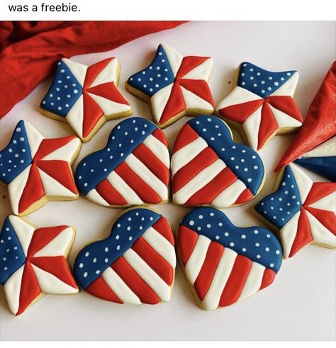 Cookie Decorating Ideas Summer, Cutout Cookies Decorated, American Flag Cookies, Patriotic Sugar Cookies, Summer Sugar Cookies, Valentine Cookies Decorated, Patriotic Cookies, Flooding Cookies, Royal Iced Cookies