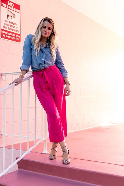 Hot Pink Linen Pants Outfit, Hot Pink Pants Outfit Casual, Pink Culottes Outfit, Hot Pink Pants Outfit Work, Hot Pink Pants Outfit, Pink Pants Outfit Ideas, Pink Pants Outfit Work, Pink Trousers Outfit, Zara Culottes