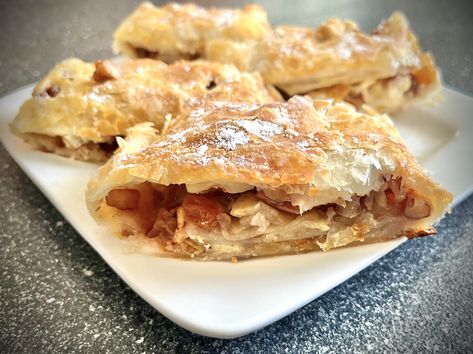 Jablecny Zavin - Czech Apple Strudel Apple Strudel Recipe, Apple Dessert Recipes Easy, Strudel Recipes, Artisan Breads, Apple Strudel, Apple Dessert Recipes, Czech Recipes, European Cuisine, Sweet Fruit