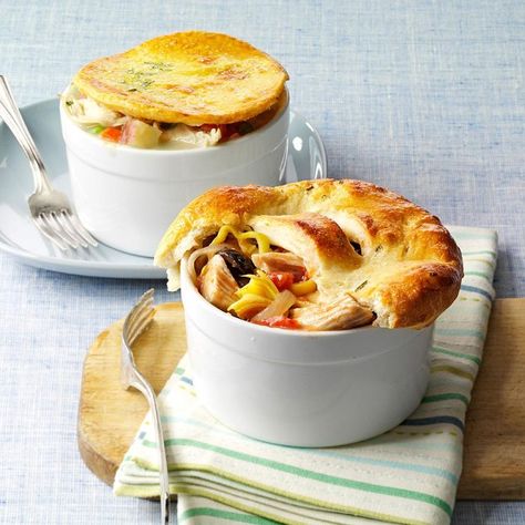 Ramekin Recipe, Refrigerated Pizza Dough, Vegetable Pie, Leftover Turkey, Pot Pie, Pizza Dough, Mediterranean Recipes, Turkey Recipes, Recipe Using