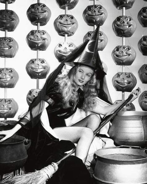 Veronica Lake In "I Married A Witch" 1942 I Married A Witch, The Veronicas, Best Celebrity Halloween Costumes, Veronica Lake, Celebrity Halloween Costumes, Carole Lombard, Vintage Witch, Classic Actresses, Hollywood Icons