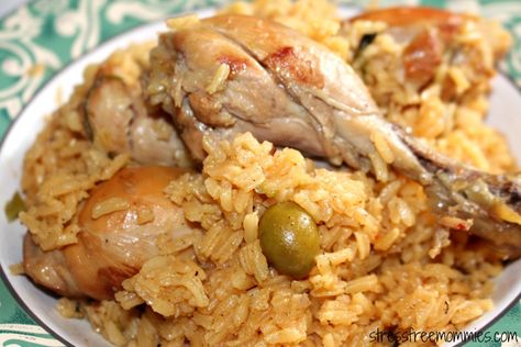 dominican rice & chicken/ locrio de pollo Dominican Rice, Dominican Dish, Dominicano Recipes, Dominican Recipes, Hispanic Dishes, Rice And Chicken, Dominican Food, Rice Chicken, Spanish Dishes