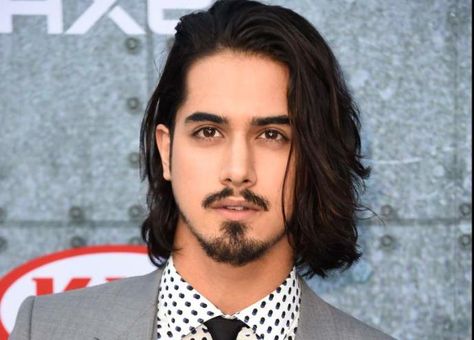 Avan Jogia, the former Nickelodeon child star father's is in fact a British expat of Gujarati Indian decent. On his mum's side, Jogia is Welsh, English, ... Half Indian Half White, Tony Kanal, Fan Casting, Biracial Women, Pakistani People, Avan Jogia, Zoey Deutch, Fourth Wing, Chick Flicks