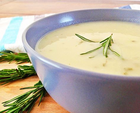 Cream Of Asparagus Soup, Cream Soup Recipes, German Culture, White Asparagus, Creamy Potato Soup, Asparagus Soup, German Recipes, Nutritious Snacks, European Food