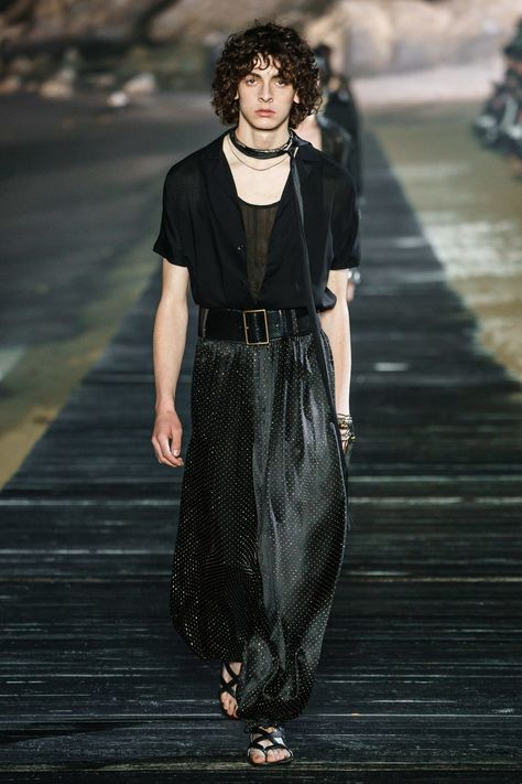 Witchcore Fashion, Style Androgyne, Saint Laurent Menswear, Formal Fits, Bohemian Men, Anime Diy, Collection Photography, Gender Fluid Fashion, Venus Fashion