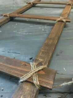 Farmhouse Ladder, Primitive Bathrooms, Rustic Ladder, Diy Ladder, Diy Blanket Ladder, Primitive Homes, Into The Wood, Diy Simple, Primitive Decorating Country