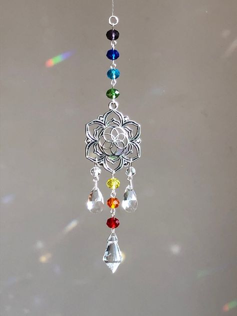 Chakra Suncatcher, Lotus Flower Seeds, Bead Suncatcher, Crystal Suncatchers Diy, Suncatcher Diy, Mirror Car Accessories, Dream Catcher Decor, Crystal Wind Chimes, Chakra Colors