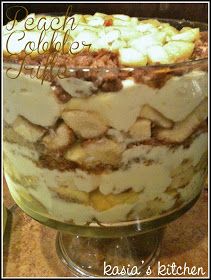 Kasia's Kitchen: Peach Cobbler Trifle Peach Trifle, Trifle Bowl Recipes, Punch Bowl Cake, Trifle Desserts, Peach Desserts, Delicious Deserts, Trifle Recipe, Turning 30, Food Favorites