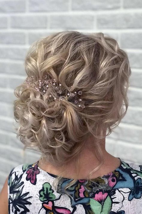 Mother Of The Bride Hairdos, Mother Of The Groom Hairstyles, Mother Of The Bride Hairstyles, Mother Of The Bride Hair, Hairstyles Hoco, Curly Updo, Braut Make-up, Mom Hairstyles, Short Wedding Hair