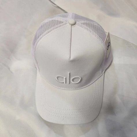 便AlO YOGA casual hat yoga hat white baseball cap White Baseball Cap, New Street Style, Yoga Accessories, Hat Baseball, Casual Hat, Alo Yoga, Classic White, Baseball Cap, Baseball Hats