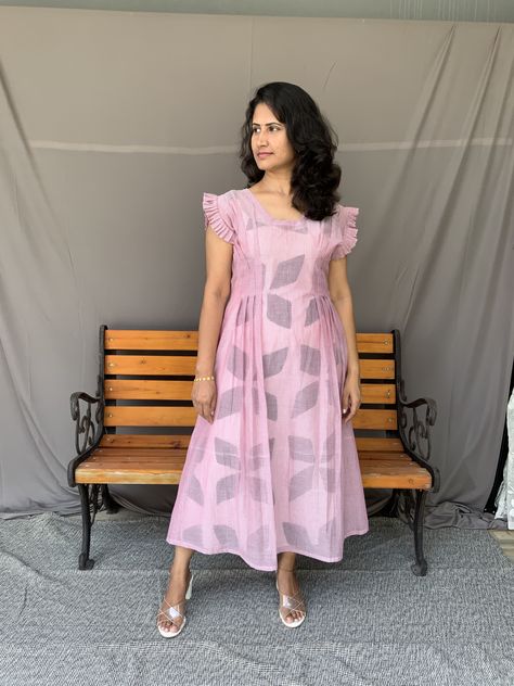 Cotton Frocks For Women Knee Length, Cute Frocks For Women, Indian Long Frocks, Cute Frocks, A Line Frock, Frocks For Women, Saree Reuse, Simple Frock, Kurti Sleeves