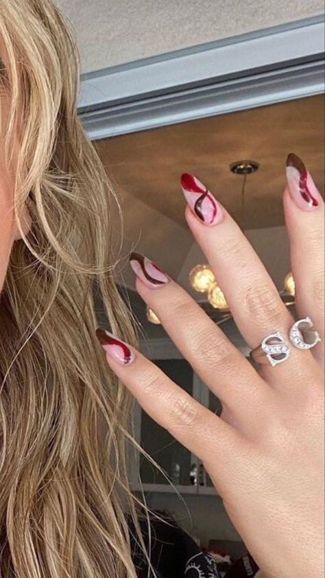 Sabrina Carpenter Nails Ideas, Sabrina Carpenter Nails Espresso, Sabrina Carpenter Nails Inspired, Sabrina Nails, Olivia Nails, Sabrina Carpenter Nails, Euphoria Nails, Celebrity Rings, Blue Gel Nails