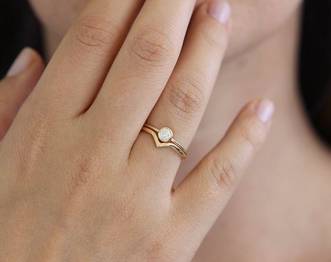 Wedding Ring Sets Simple, Minimalist Wedding Rings, Silicone Wedding Rings, Cool Wedding Rings, Wedding Rings Round, Antique Engagement Ring, Minimalist Engagement Ring, Diamond Wedding Rings Sets, Bespoke Engagement Ring