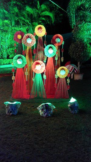 Dandiya Night Decoration Ideas, Dandiya Decoration Ideas For School, Dandiya Decoration For Navratri, Dandiya Night Decoration, Selfie Point Ideas For School, Garba Night Decorations, Kirtan Decoration, Dandiya Decoration Ideas, Garba Decoration Ideas Navratri