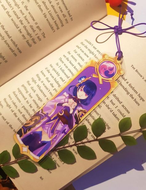 I make handmade bookmarks of Genshin characters! ^v^/ Here is the Shogun Raiden! Shogun Raiden, Handmade Bookmarks Diy, Genshin Characters, Diy Crafts Bookmarks, Handmade Bookmarks, Diy Artwork, Quilling Patterns, Anime Merchandise, Book Art Diy