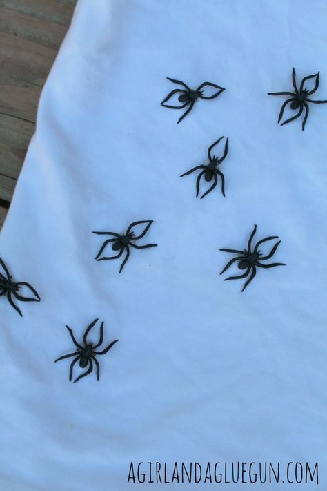 spider shirt - A girl and a glue gun Diy Halloween Shirts, Diy Spider, Spider Shirt, Fake Spider, Family Theme, Old Shows, First Halloween, Still Love You, Glue Gun