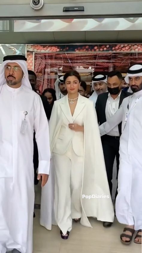 ipopdiaries on Instagram: Yaa Habibi, lets welcome Mrs Kapoor to Qatar! Alia Bhatt dons a pure off-white indo-western outfit & expensive Diamond necklace for a… Diamond Suit, Fashion Dream Job, Expensive Diamond, Blazer Outfits For Women, Western Outfit, New Cut, Designer Party Wear Dresses, White Coat, Indo Western