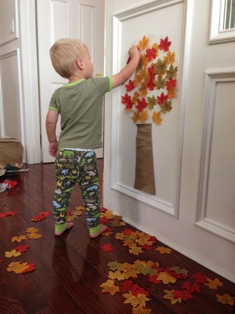 Easy Fall Tree Activity for Toddlers - Toddler Approved Fall Activities For Toddlers, Fall Crafts For Toddlers, Thanksgiving Crafts For Toddlers, Fun Fall Crafts, Quiet Time Activities, Easy Fall Crafts, Fall Tree, Thanksgiving Crafts For Kids, Fall Crafts Diy