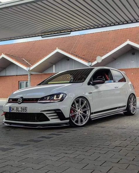 Vw Golf Wallpaper, Golf Wallpaper, Volkswagen Cars, City Golf, Golf 7 Gti, Cars Photo, Gti Mk7, Volkswagen Car, Lux Cars