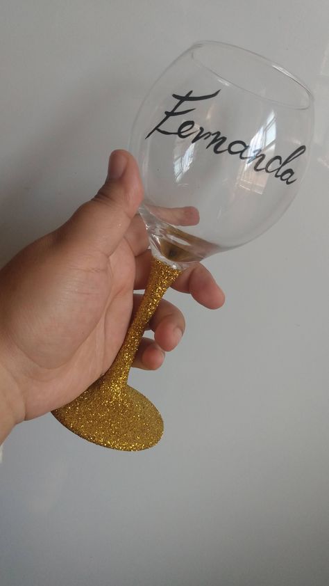 #drink #caipirinha #vodka #glitter #bebida Vodka, Wine Glass, Light Bulb, Glitter, Wine, Drinks, Tableware, Glass, Home Decor