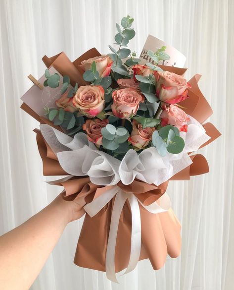 Vietnam Saigon, Vietnam Ho Chi Minh, Vietnam Hanoi, Flower Boquet, Fashion Outfits Dresses, Luxury Flower Bouquets, Flower Bouquet Diy, Prettiest Bouquet, Flowers Delivery