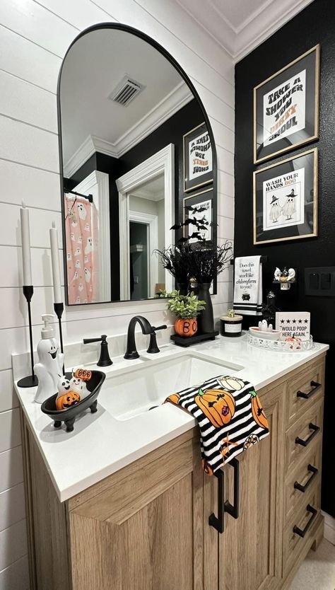 Spooky Bathroom, Halloween Bathroom Decor, Halloween Bathroom, Bathroom Decorating Ideas, Bathroom Decorating, Black And Orange, Bathroom Decor, Decorating Ideas, Dream House