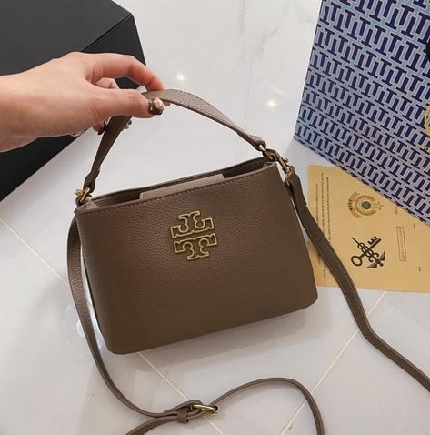 👑👑👑*NEW IN*👑👑👑 *LUXURY TORY BURCH BAG* *Price:N49,000* *comes in a sealed branded box📦🧾* *Bag for Queens*💯 Simple Luxury, Tory Burch Bags, Tory Burch Bag, Box Bag, May 21, Tory Burch, Queen, On Instagram, Quick Saves