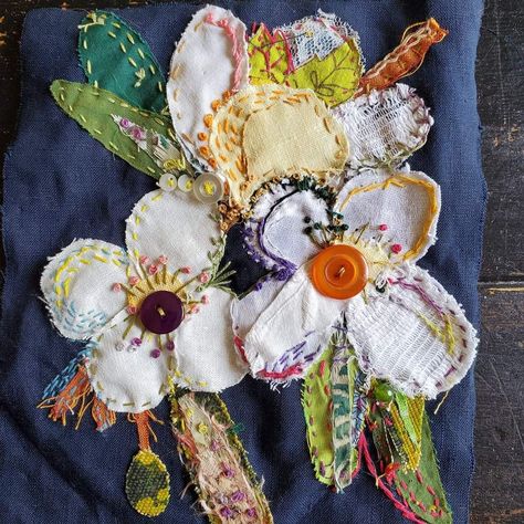 Fabric Flower Collage, Slow Stitching Ideas, Boho Applique, Quilted Flowers, Patchwork Flowers, Appliqué Flowers, Textile Flowers, Flower Patchwork, Quilt Applique