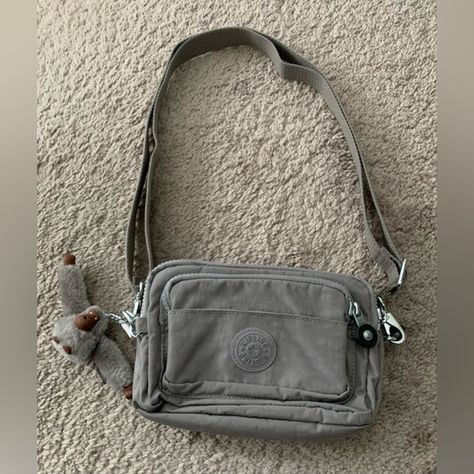 Kipling 2-in1 Convertible Crossbody Bag! NWOT! Crossbody Bag Outfit, Preppy School Supplies, Monkey Keychain, Kipling Backpack, Everyday Bag Essentials, Preppy Accessories, Y2k Bags, My Style Bags, Kipling Bags