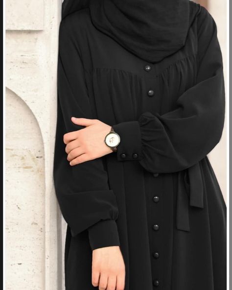 Burkha Designs Black, Stylish Abaya Designs, Simple Abaya Designs, Burkha Designs, Pakistani Dresses Party, Muslimah Fashion Casual, Simple Frock Design, College Wear, Simple Frocks