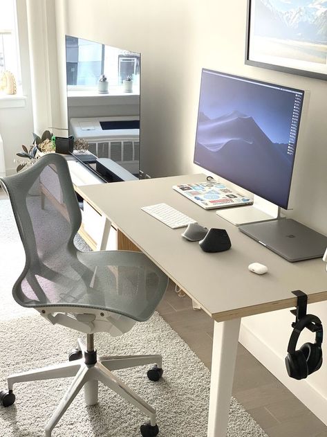 Imac Aesthetic Set Up, Simple Desk Setup, Small Home Office Setup, Men Interior Design, Work Setup, Home Office Set Up, Home Studio Setup, Simple Desk, Workspace Inspiration