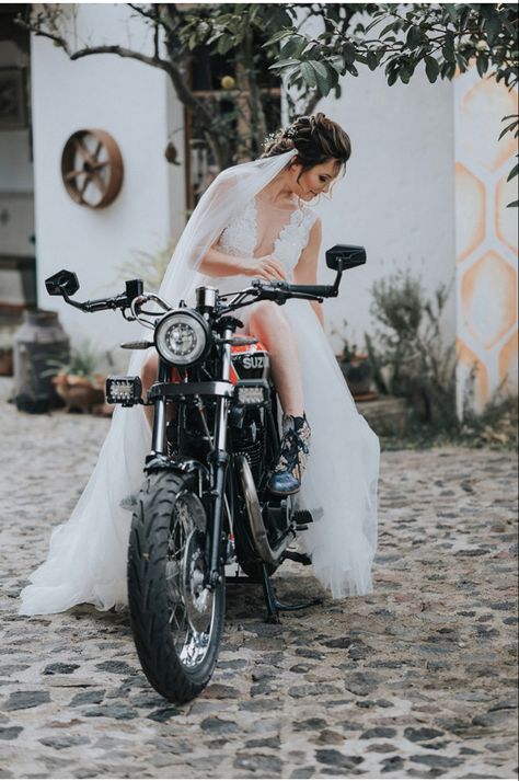 @lipstickandmotos Biker Bride, Wedding Motorcycle, Motorcycle Wedding, On Motorcycle, Cafe Style, Adventure Motorcycling, Latin American, Latin America, My Youtube Channel