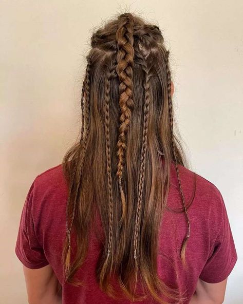 Traditional Celtic Hairstyles, Celtic Hairstyles, Hairstyles Drawings, Celtic Braids, Celtic Braid, Celtic Hair, Curly Hair Braids, Short Hair Images, Viking Hair