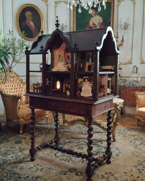 Victorian Dollhouse Interior, Witches Cottage, Victorian Crafts, Victorian Toys, House Restoration, Diy Doll Miniatures, Victorian Dollhouse, Victorian Cottage, Toy House