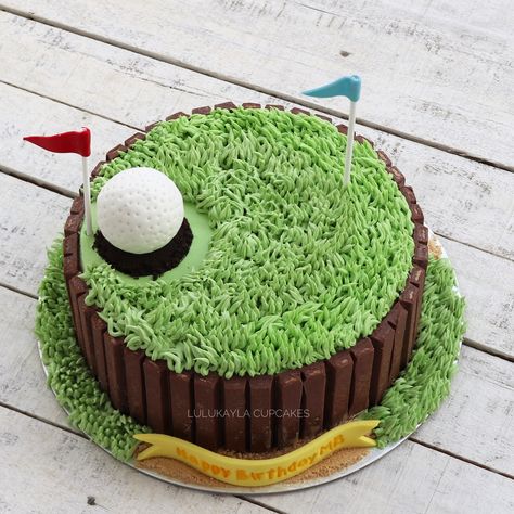 Golf buttercream cake Golf Cheesecake, Golf Cake Ideas Easy, Golf Buttercream Cake, Golf Cake Buttercream, Easy Golf Cake, Cake Decoration For Men, Golf Themed Cakes, Golf Birthday Cakes, Golf Cake