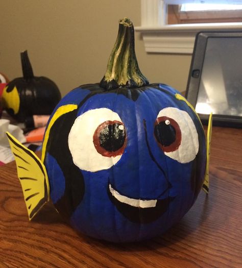 Dory acrylic painted pumpkin Nemo Pumpkin, Disney Pumpkin Painting, Creative Pumpkin Painting, Pumpkin Decorating Contest, Disney Pumpkin, Pumpkin Contest, Pumpkin Painting Ideas, Halloween Pumpkin Designs, Halloween Pumpkins Painted